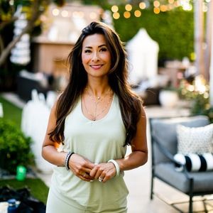 Dr. Jenelle Kim