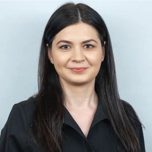 Adelina Mihai (moderator)