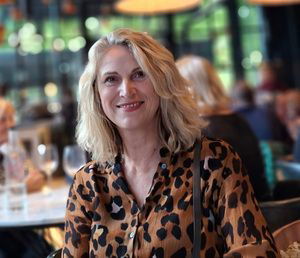 Caroline Roberts Caroline Roberts