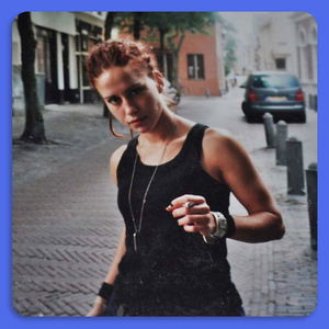 Als DRUGSVERSLAAFDE en DAKLOZE vrouw op STRAAT!