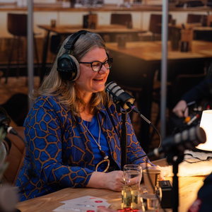 Een gesprek dat begint op een horecabeurs… en eindigt bij de roots in Drenthe | S18E07